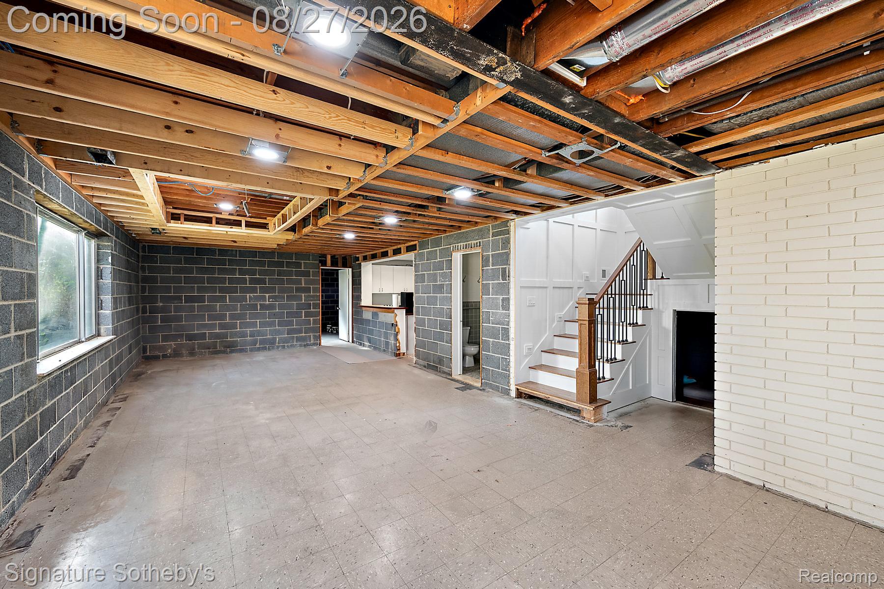 4701 West Maple Road Bloomfield Hills, MI 48301 - Photo 18 of 27 99-4701 W Maple Rd(Declutter)-39.jpg