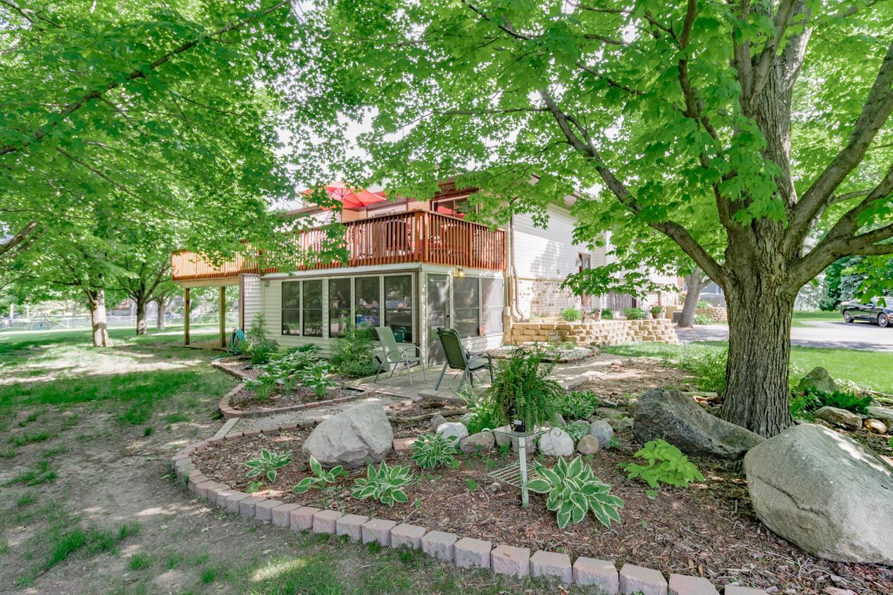 10721 Cavell Road Bloomington, MN 55438 - Photo 2 of 37 Gallery Image 2