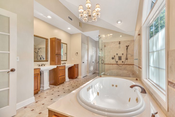 106 Pikes Ridge Anderson, SC 29626 - Photo 22 of 41 Vaulted ceilings and a large soaking tub elevate this elegant primary bathroom.