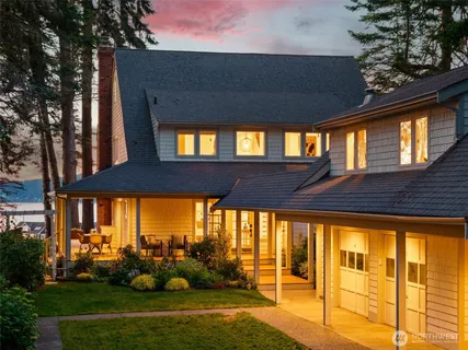 $2,750,000 | 10058 Northeast Lafayette Avenue, Bainbridge Island, WA 98110