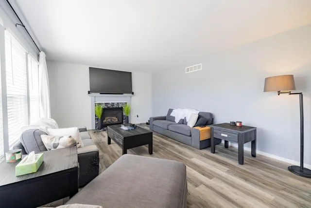 $385,000 | 8262 South Warwick Court, Ypsilanti, MI 48198