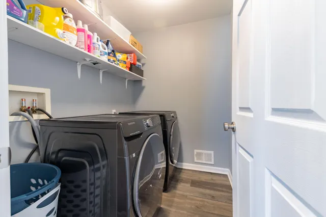 $385,000 | 8262 South Warwick Court, Ypsilanti, MI 48198