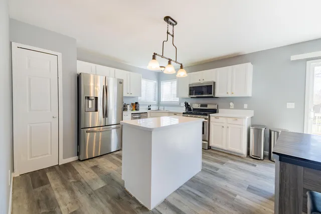 $385,000 | 8262 South Warwick Court, Ypsilanti, MI 48198