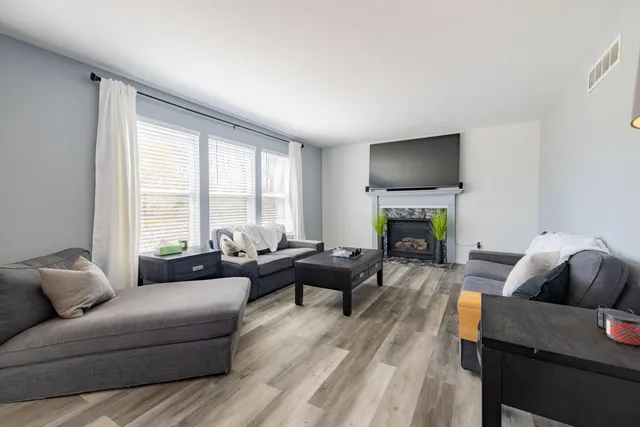 $385,000 | 8262 South Warwick Court, Ypsilanti, MI 48198