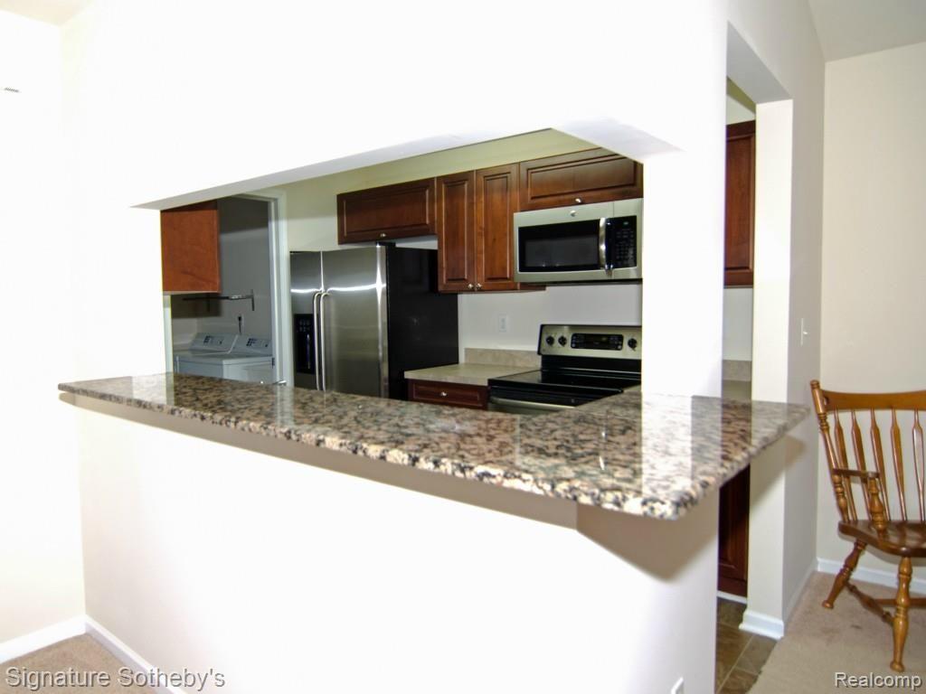 3462 Tremonte Circle Rochester, MI 48306 - Photo 7 of 21 Snack Bar.jpg
