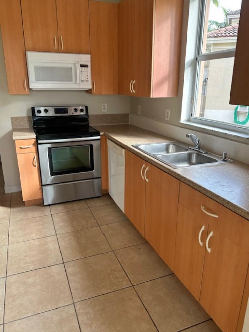 1008 Northeast 39th Avenue Homestead, FL 33033 - Photo 3 of 12 Photo 3