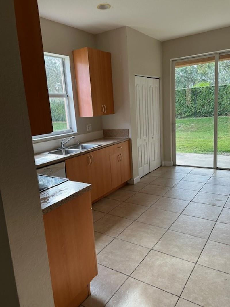 1008 Northeast 39th Avenue Homestead, FL 33033 - Photo 5 of 12 Photo 5