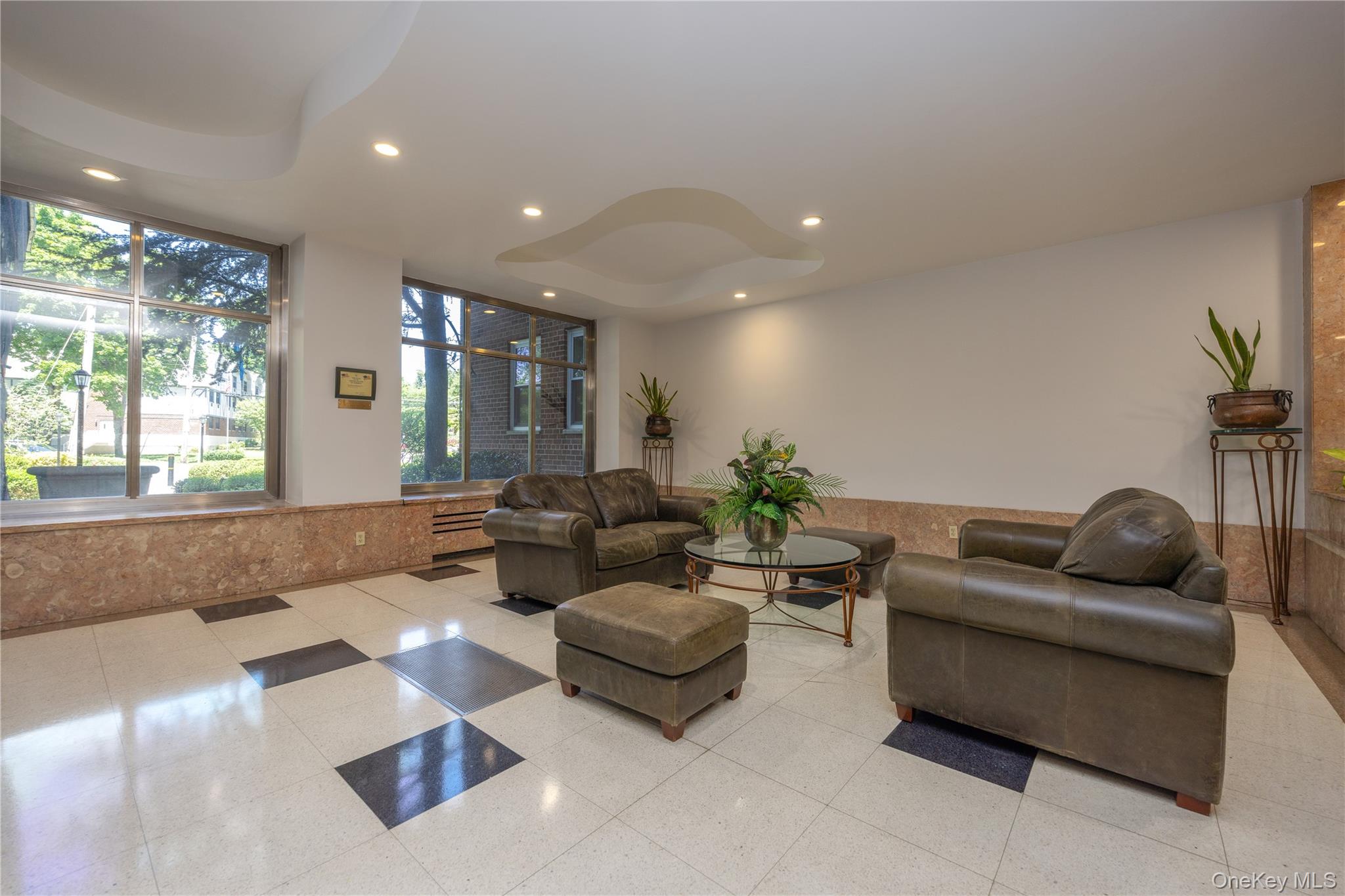 900 Palmer Road, Unit 6D Bronxville, NY 10708 - Photo 7 of 24 Sophisticated lobby