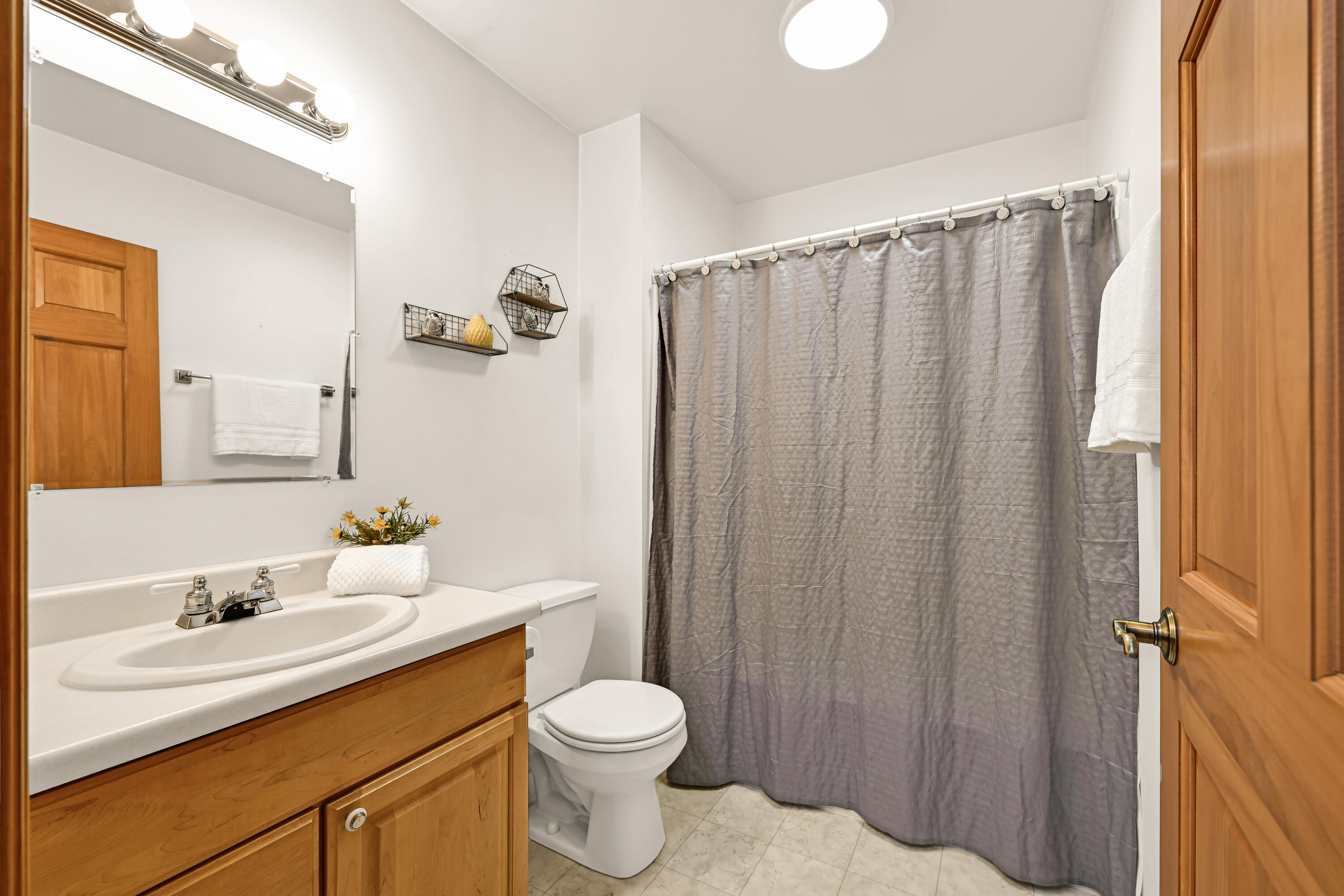 2855 North Shore Drive Delavan, WI 53115 - Photo 20 of 52 Upper Level Full Bath