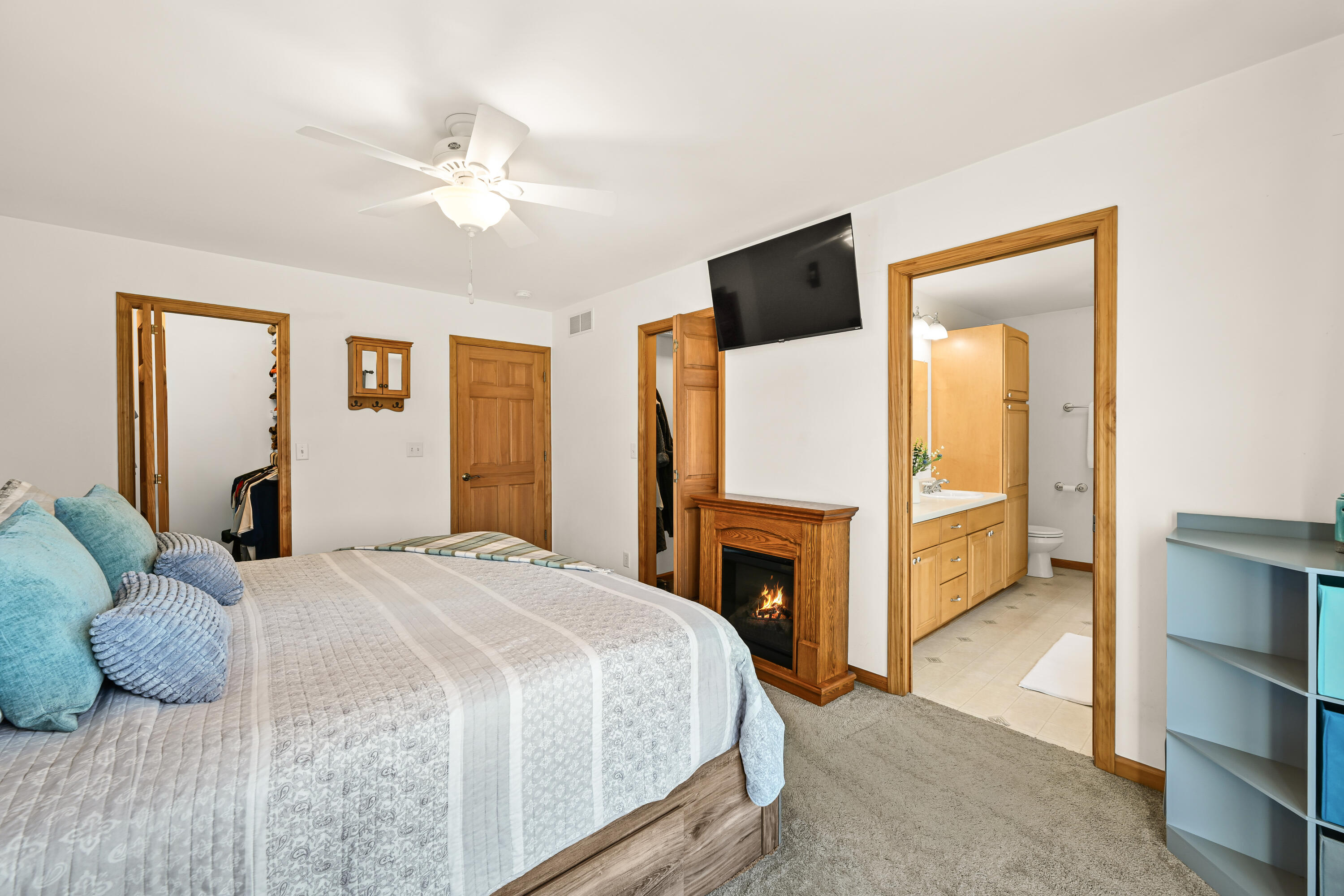 2855 North Shore Drive Delavan, WI 53115 - Photo 23 of 52 Primary Bedroom