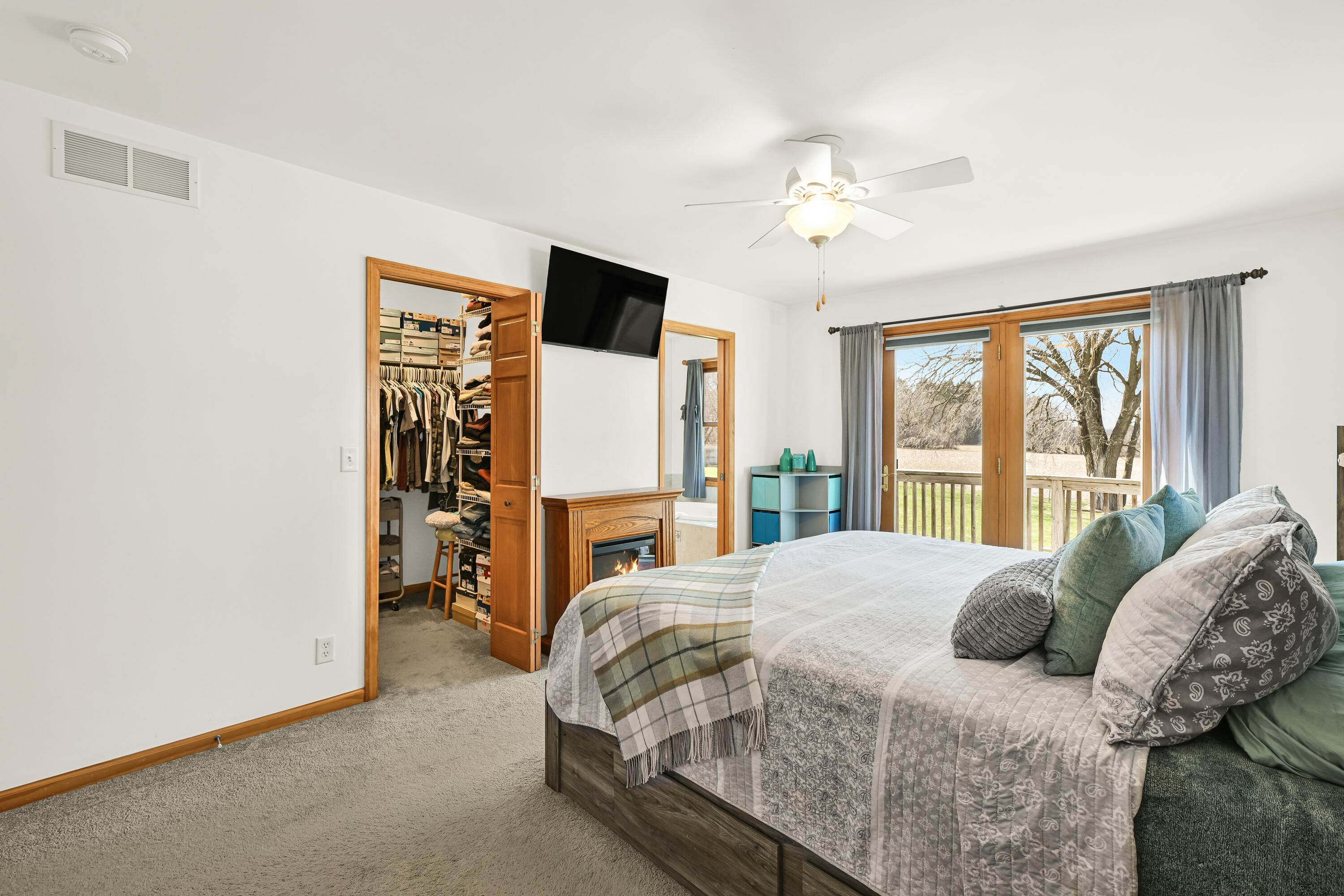 2855 North Shore Drive Delavan, WI 53115 - Photo 24 of 52 Primary Bedroom with Walk In Closet