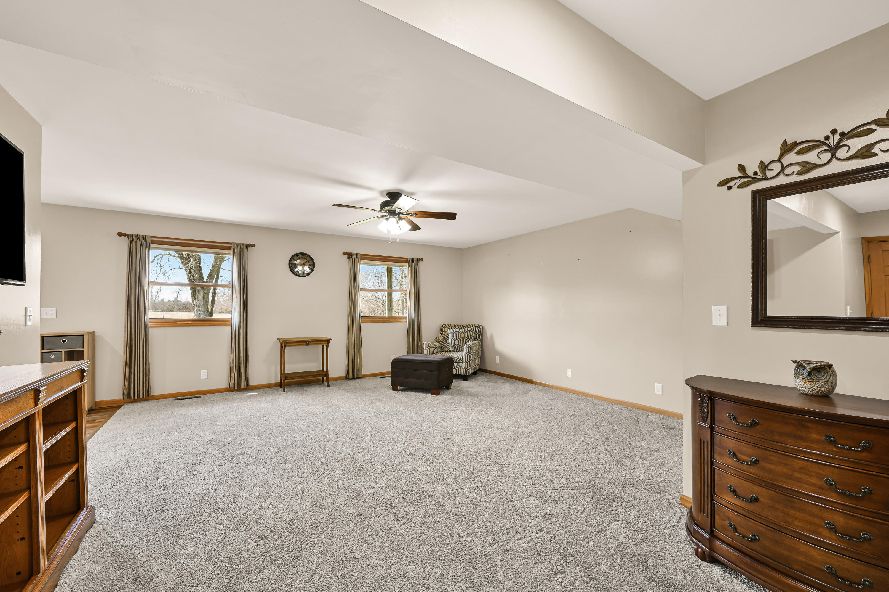 2855 North Shore Drive Delavan, WI 53115 - Photo 33 of 52 Spacious Family Room for Entertaining