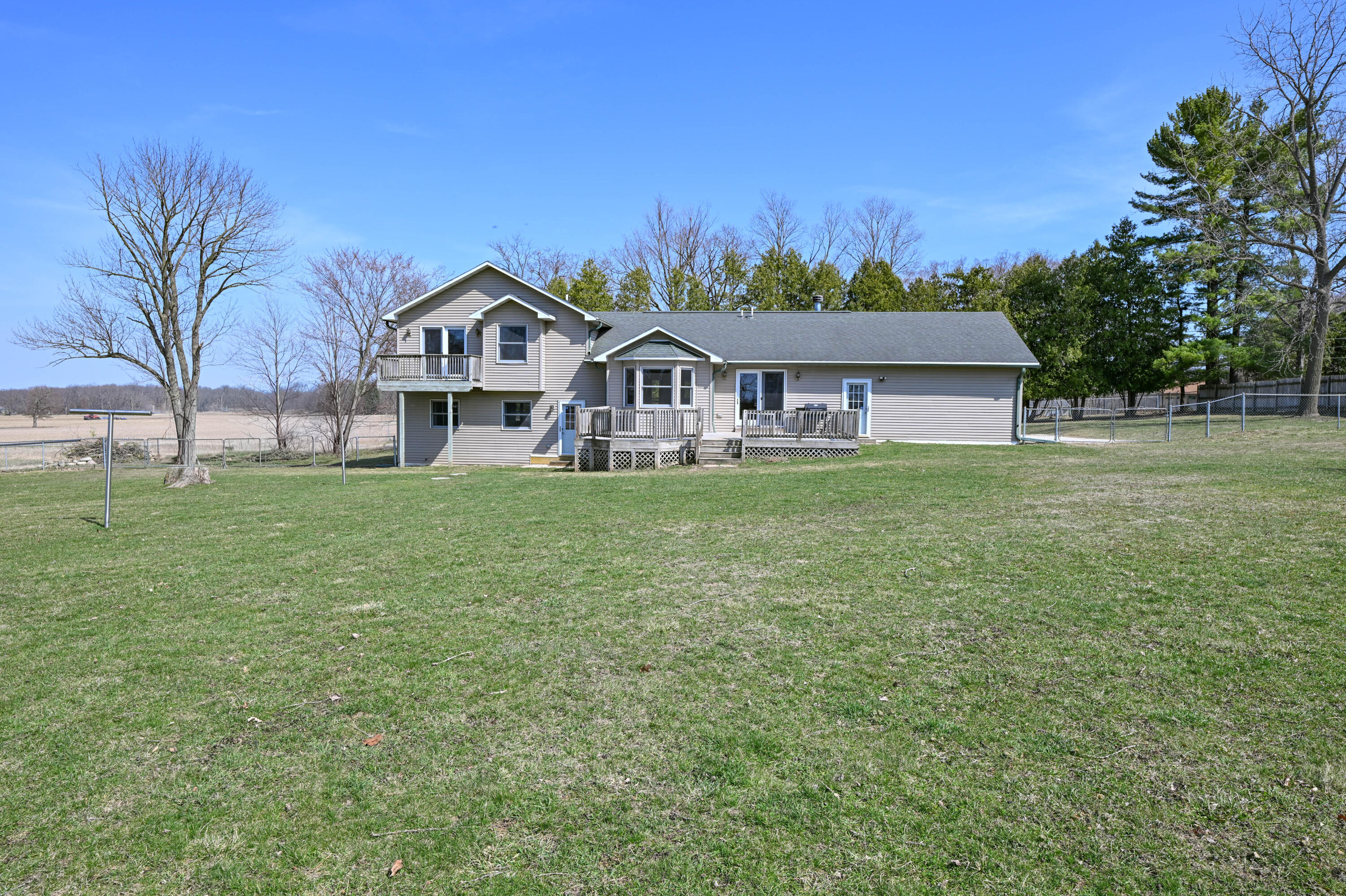 2855 North Shore Drive Delavan, WI 53115 - Photo 39 of 52 Back of House