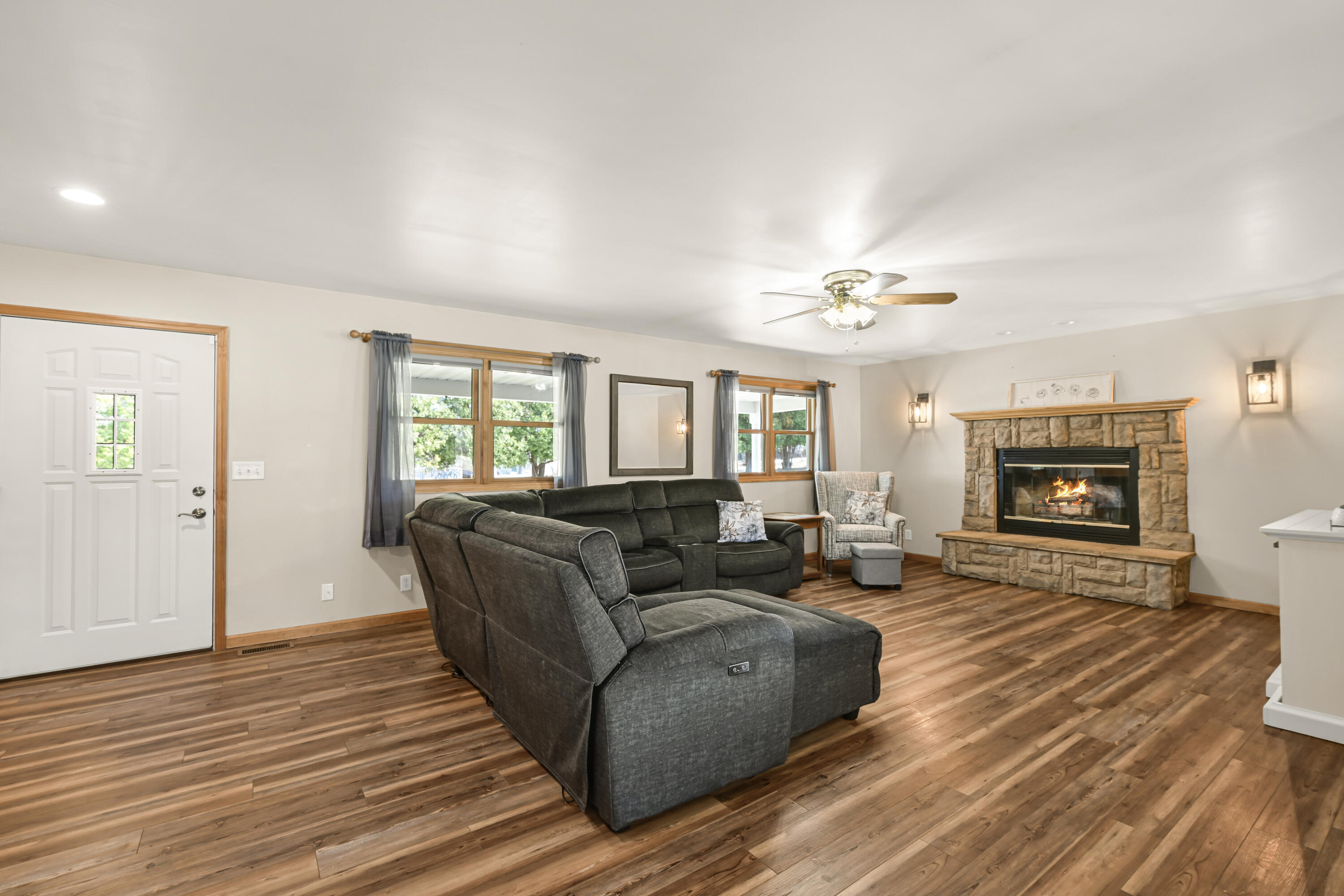 2855 North Shore Drive Delavan, WI 53115 - Photo 8 of 52 Eye Catching Fireplace