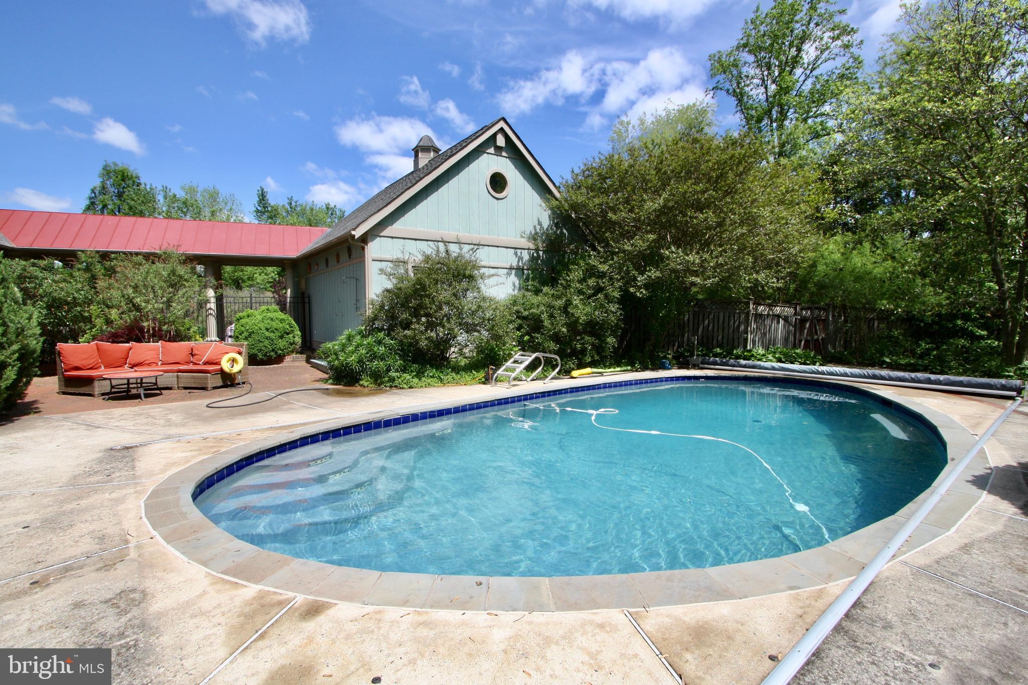 11628 Glen Road Potomac, MD 20854 - Photo 2 of 27 Gallery Image 2