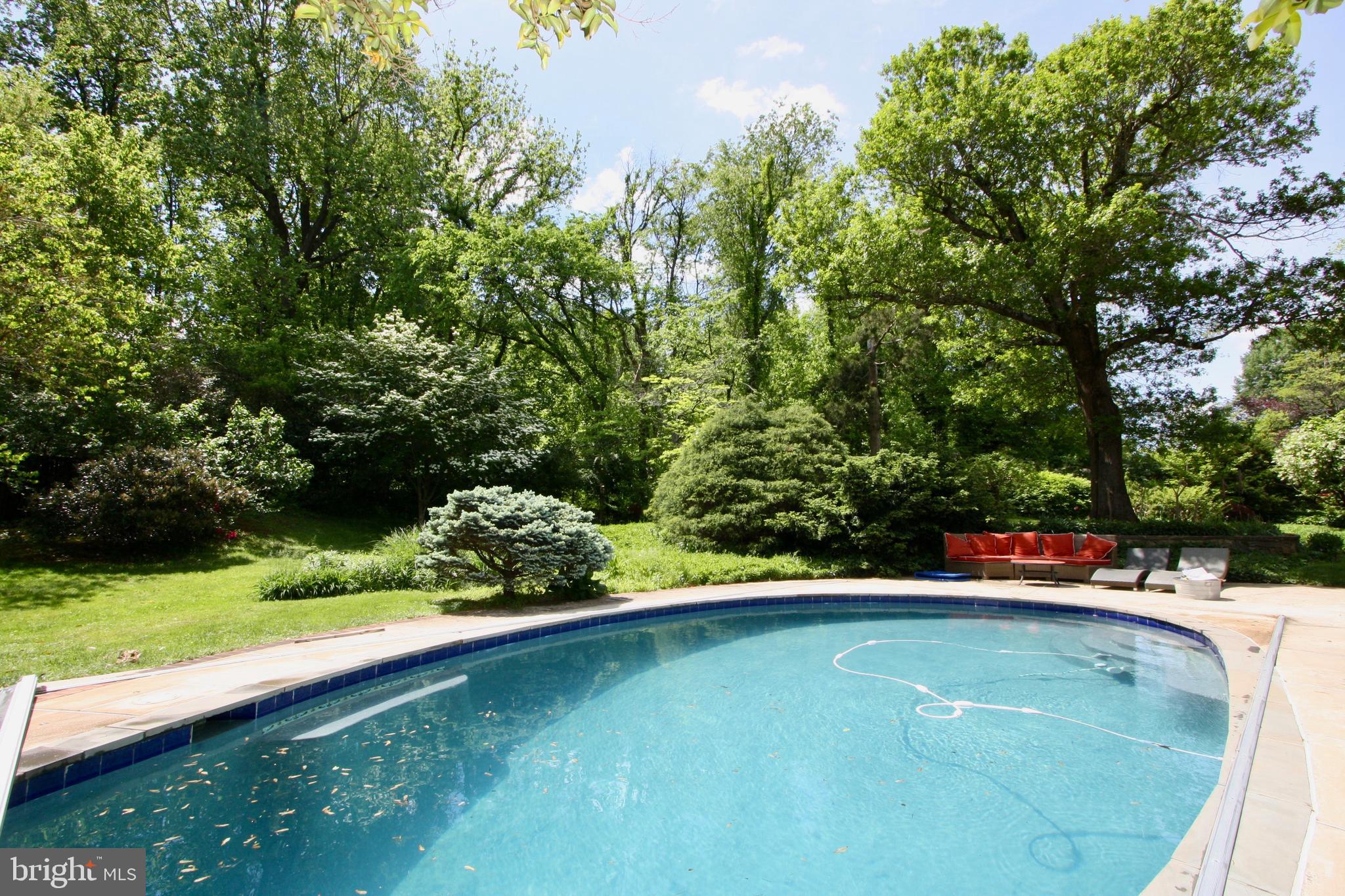 11628 Glen Road Potomac, MD 20854 - Photo 3 of 27 Gallery Image 3