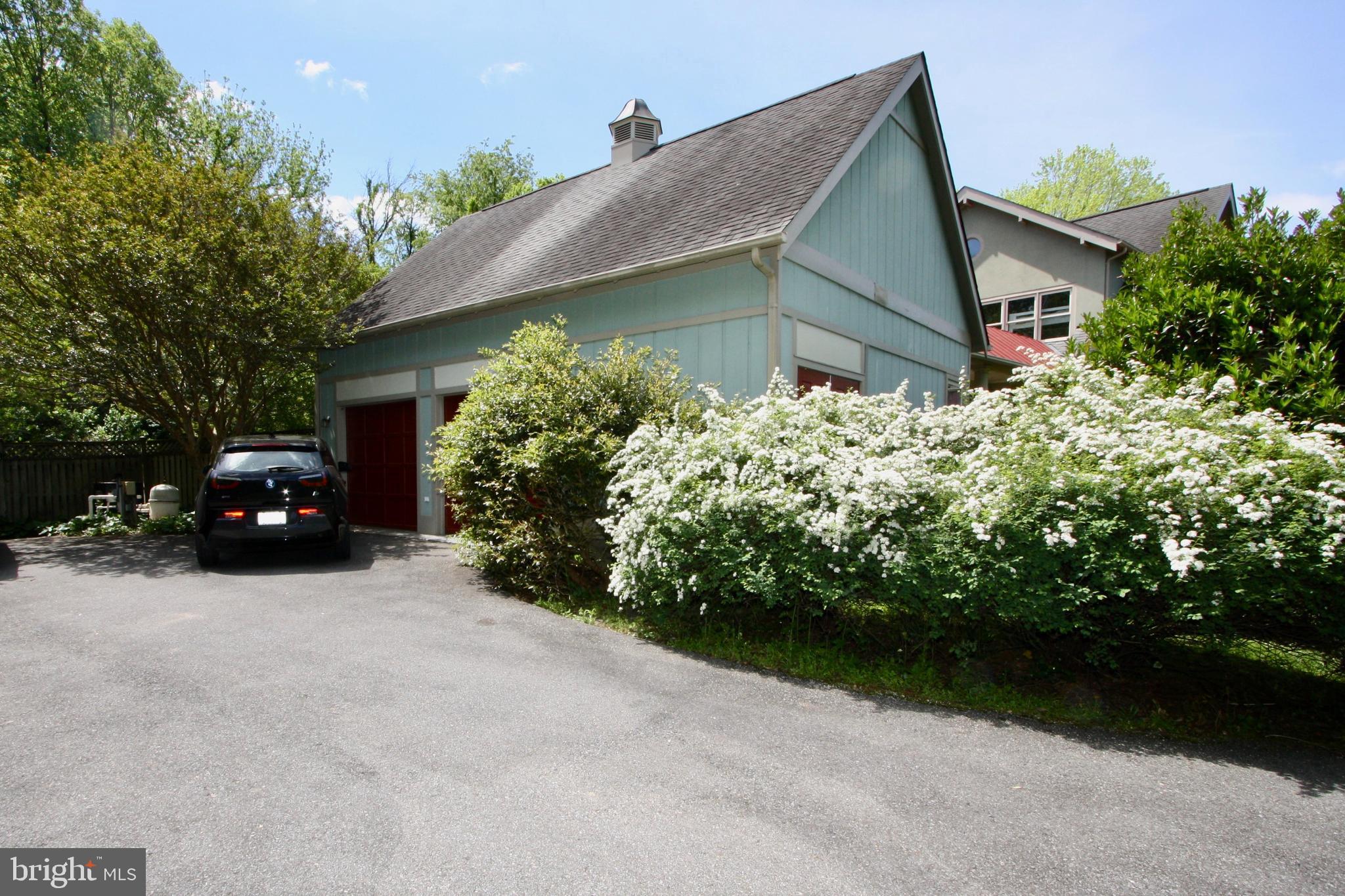 11628 Glen Road Potomac, MD 20854 - Photo 10 of 27 Gallery Image 10