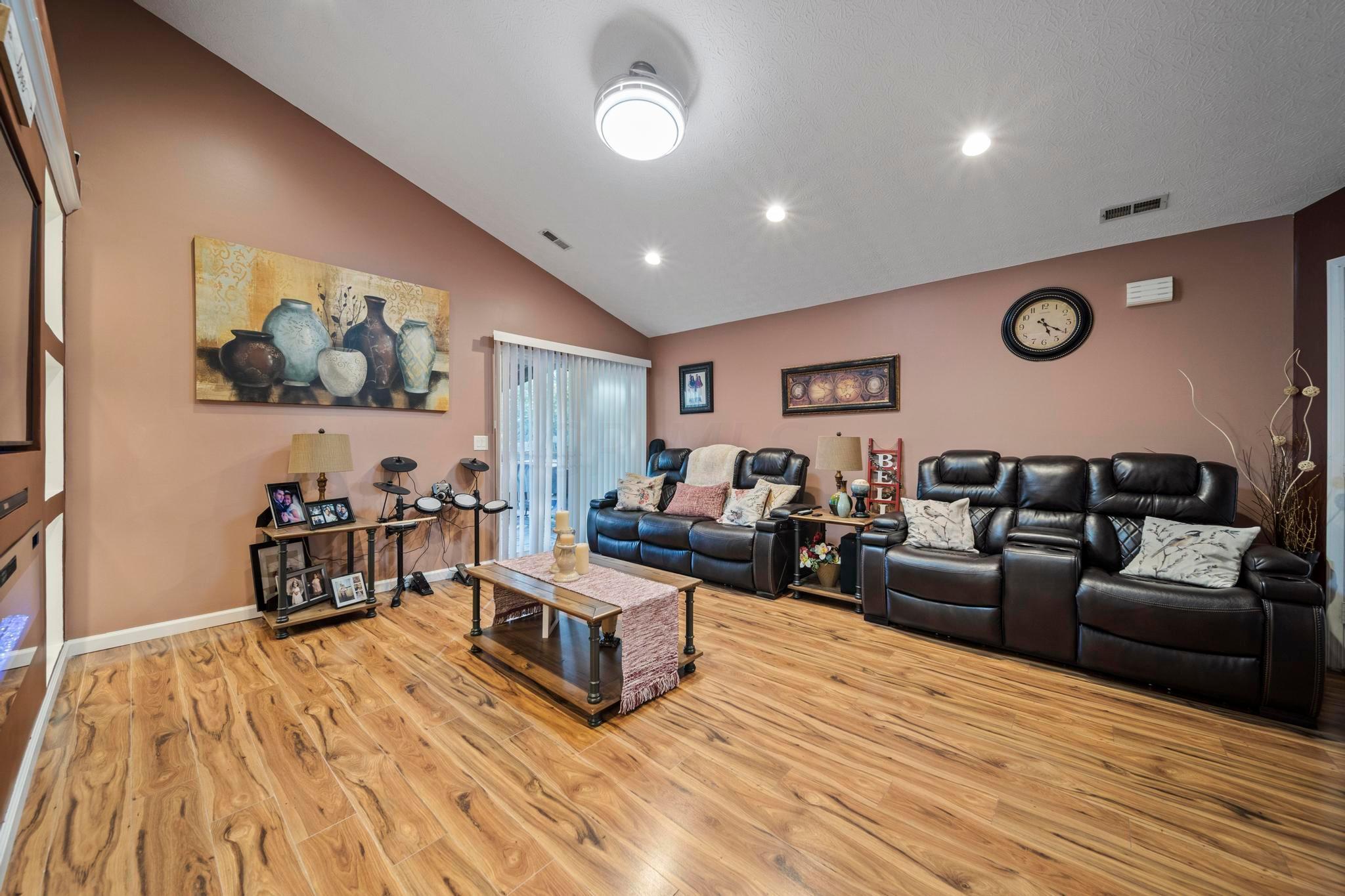 2141 Margo Road Columbus, OH 43229 - Photo 21 of 36 DSC03994