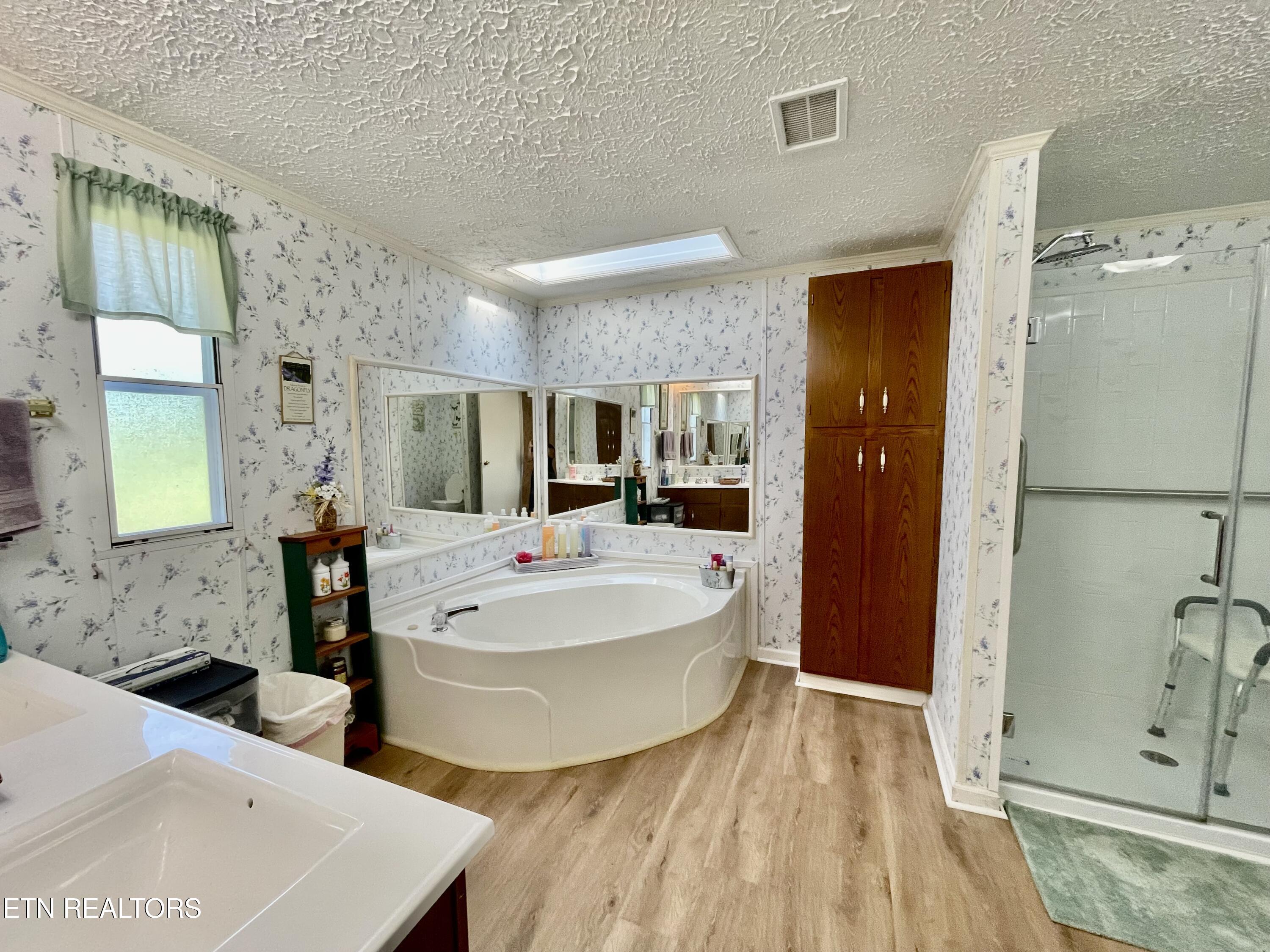 569 Corinth Church Road Loudon, TN 37774 - Photo 21 of 36 HUGE Main Bath
