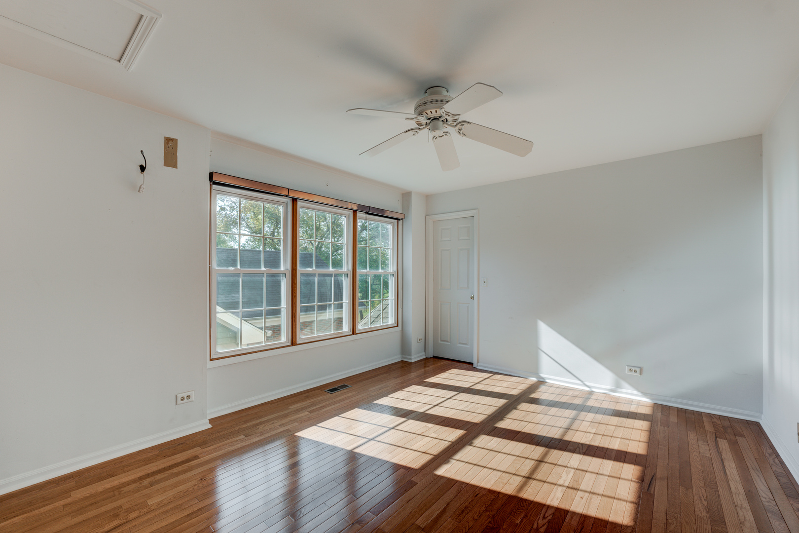 298 Ripplebrook Court Schaumburg, IL 60173 - Photo 15 of 27 a bedroom with a bed and a window
