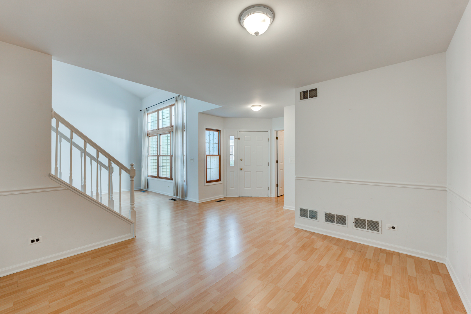 298 Ripplebrook Court Schaumburg, IL 60173 - Photo 8 of 27 a view of a hallway with wooden floor