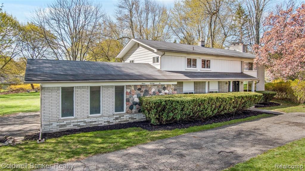1272 East Square Lake Road Bloomfield Hills, MI 48304 - Photo 2 of 36