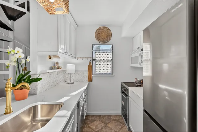 $299,500 | 103 Island Drive, Unit 3, Horseshoe Bay, TX 78657