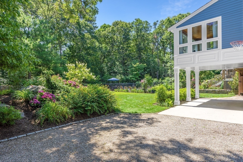 121 Streeter Hill Road Falmouth, MA 02556 - Photo 7 of 40