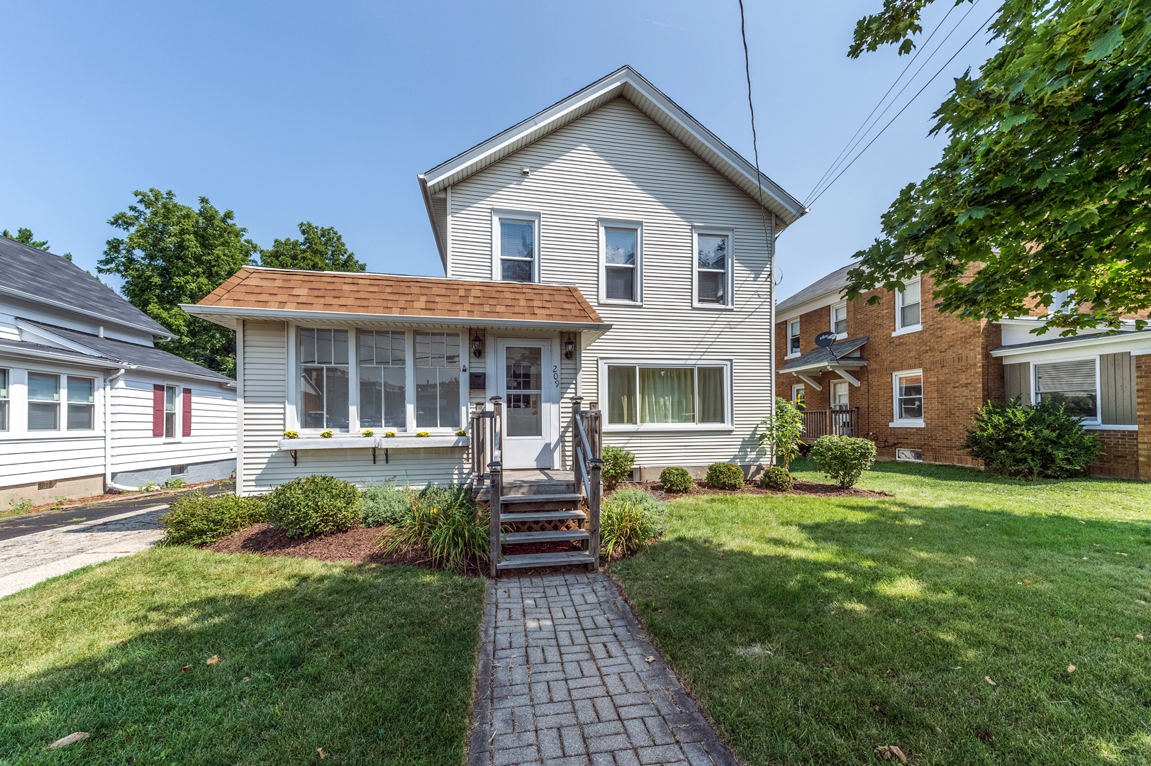 209 West Exchange Street Sycamore, IL 60178 - Photo 1 of 25 a front view of a house with a yard