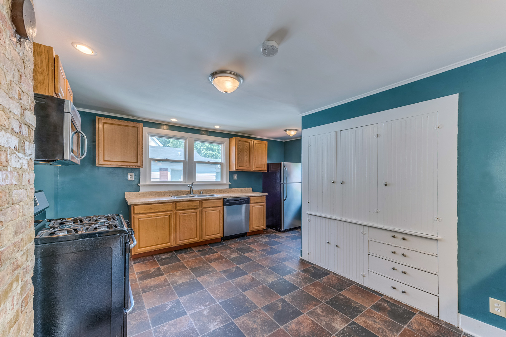 209 West Exchange Street Sycamore, IL 60178 - Photo 11 of 25 a large kitchen with a stove a sink dishwasher and a refrigerator