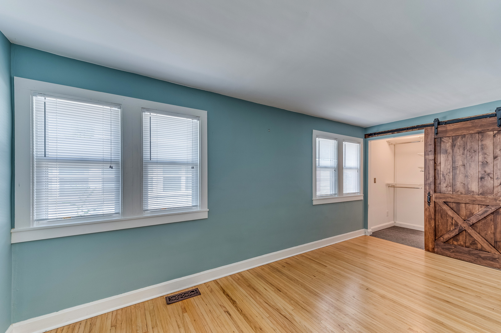 209 West Exchange Street Sycamore, IL 60178 - Photo 17 of 25 a view of a room that has a window in it