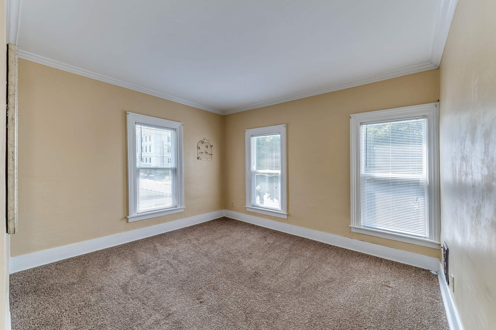 209 West Exchange Street Sycamore, IL 60178 - Photo 19 of 25 an empty room with windows and closet