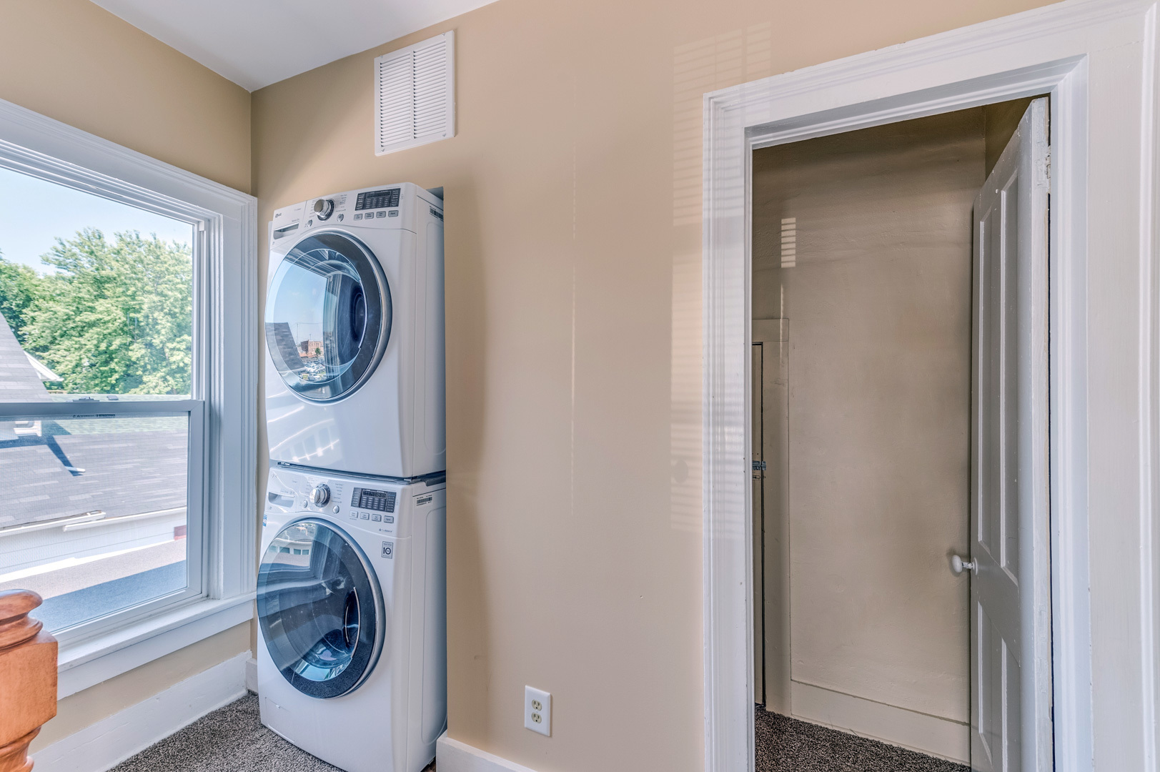 209 West Exchange Street Sycamore, IL 60178 - Photo 22 of 25 a utility room with dryer and washer