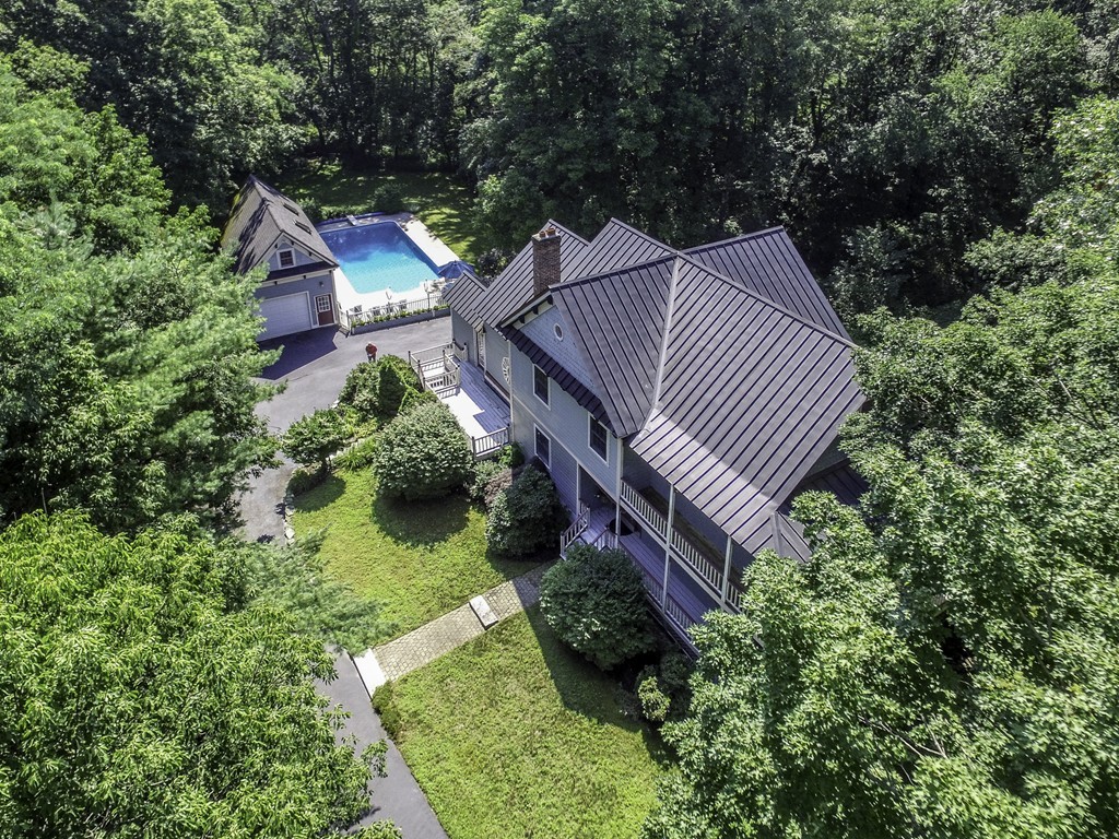 a view of a house with a yard and plants