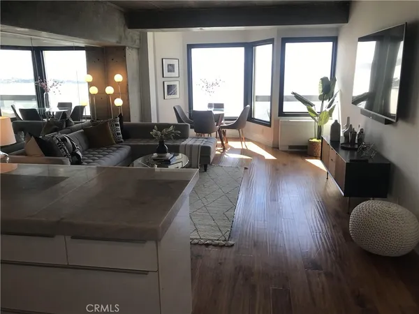 $3,500 | 6363 Christie Avenue, Emeryville, CA 94608