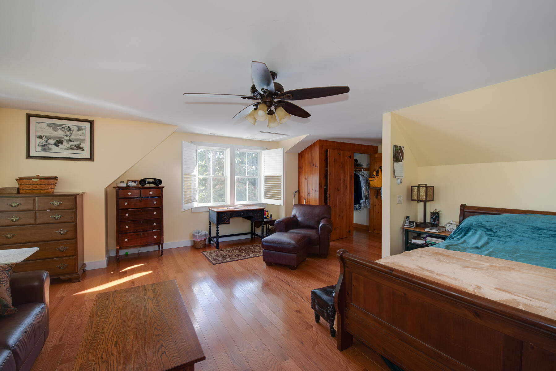 23 Forest Beach Rd Extension South Chatham, MA 02659 - Photo 32 of 43 a living room with furniture and a flat screen tv