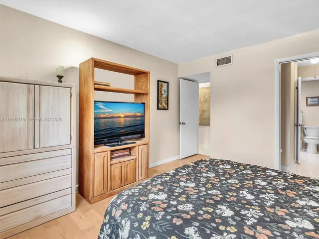 $2,080 | 3020 Northeast 16th Avenue, Unit 204, Oakland Park, FL 33334