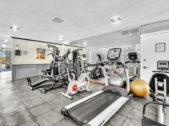 $2,080 | 3020 Northeast 16th Avenue, Unit 204, Oakland Park, FL 33334