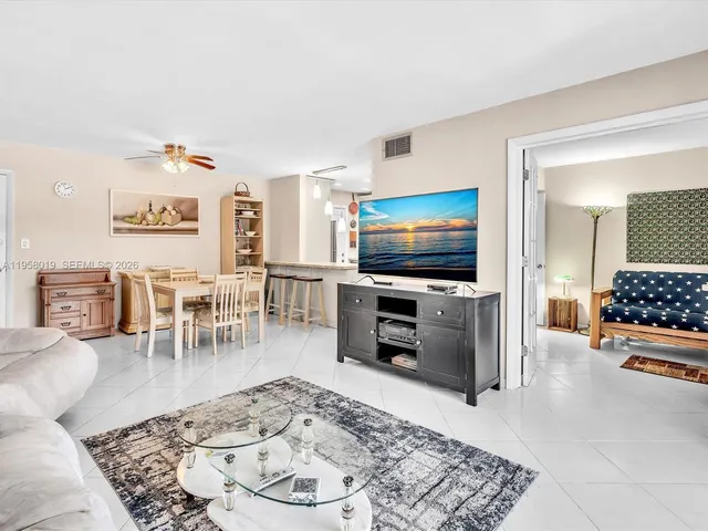 $2,080 | 3020 Northeast 16th Avenue, Unit 204, Oakland Park, FL 33334