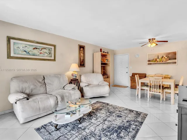 $2,080 | 3020 Northeast 16th Avenue, Unit 204, Oakland Park, FL 33334