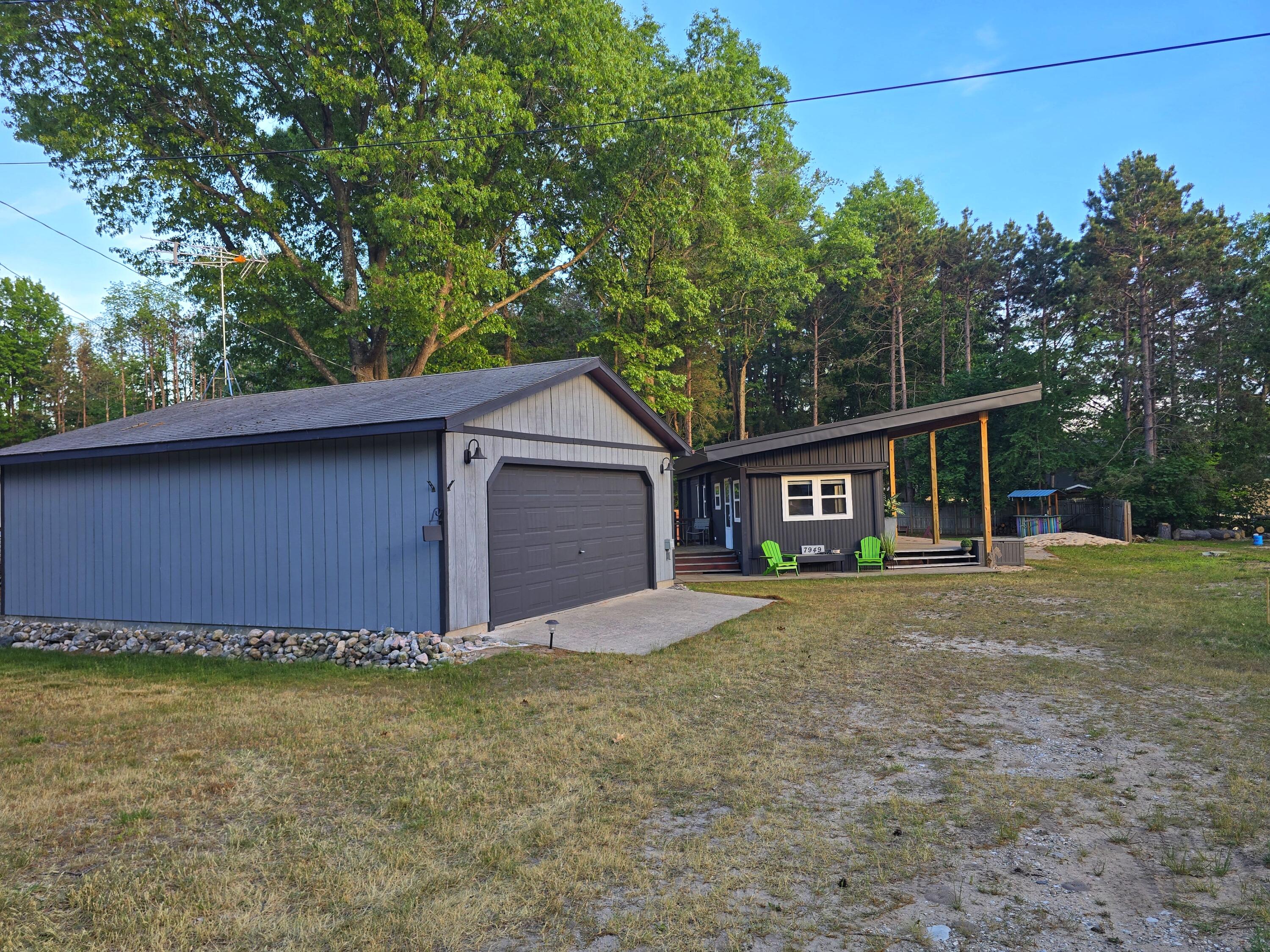 7949 West Fox Road Mears, MI 49436 - Photo 2 of 19 1000041022