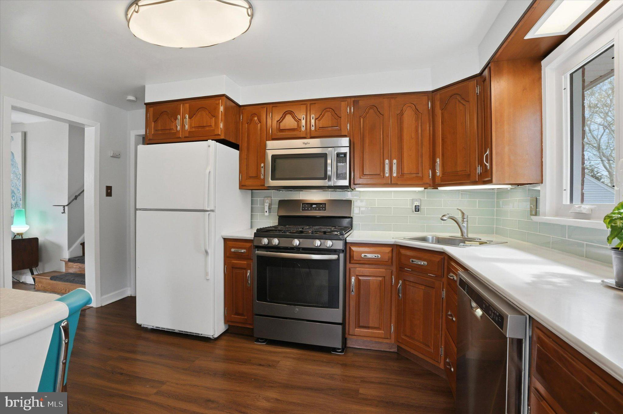 308 Lewis Road Springfield, PA 19064 - Photo 9 of 34 Charming kitchen with modern finishes.
