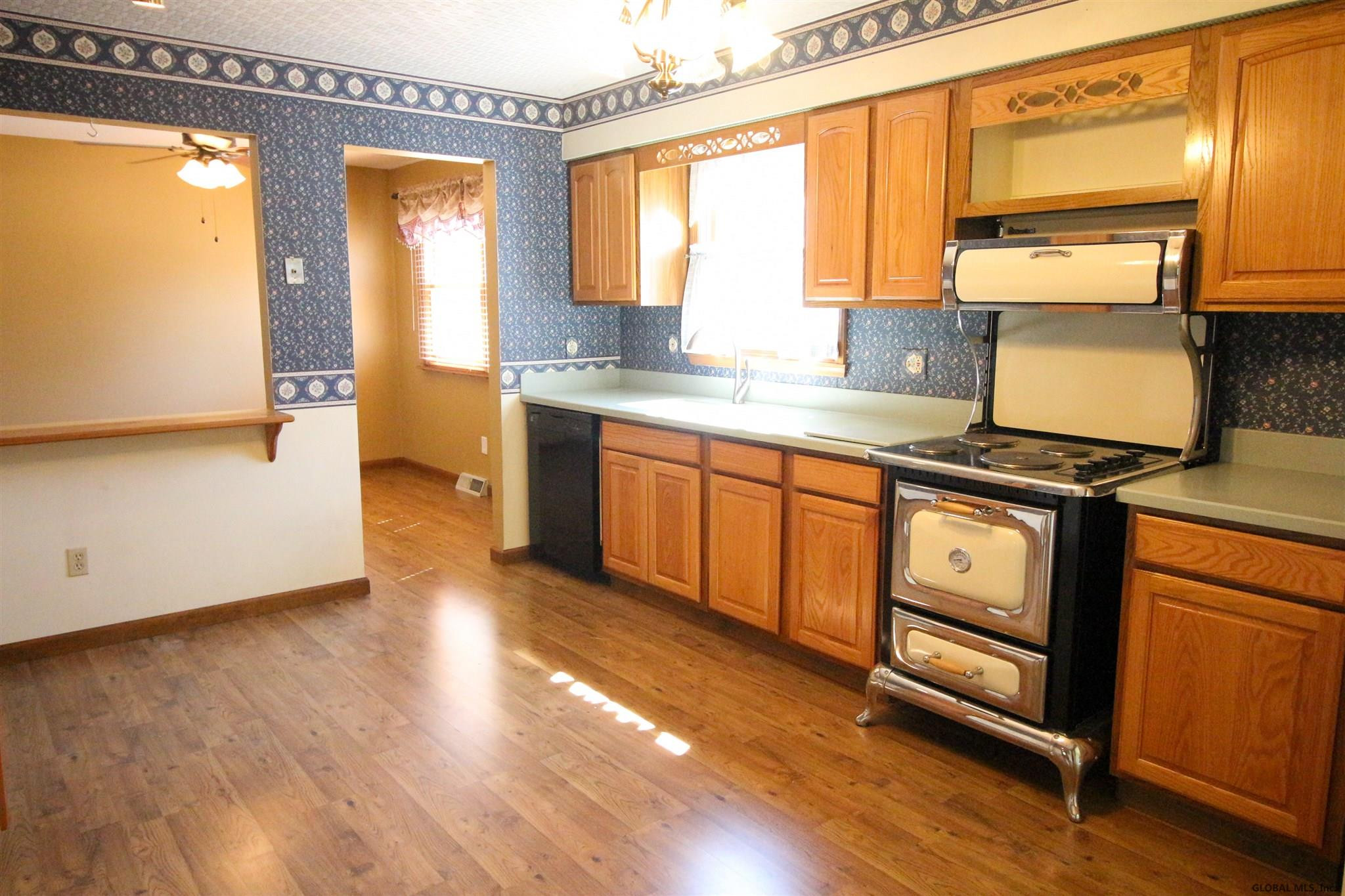 251 Phillips Road Rotterdam, NY 12306 - Photo 5 of 67 Photo 5