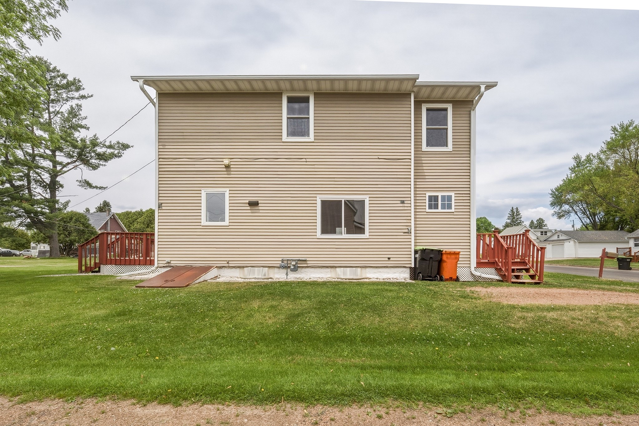 332 Lincoln Street Stanley, WI 54768 - Photo 4 of 37