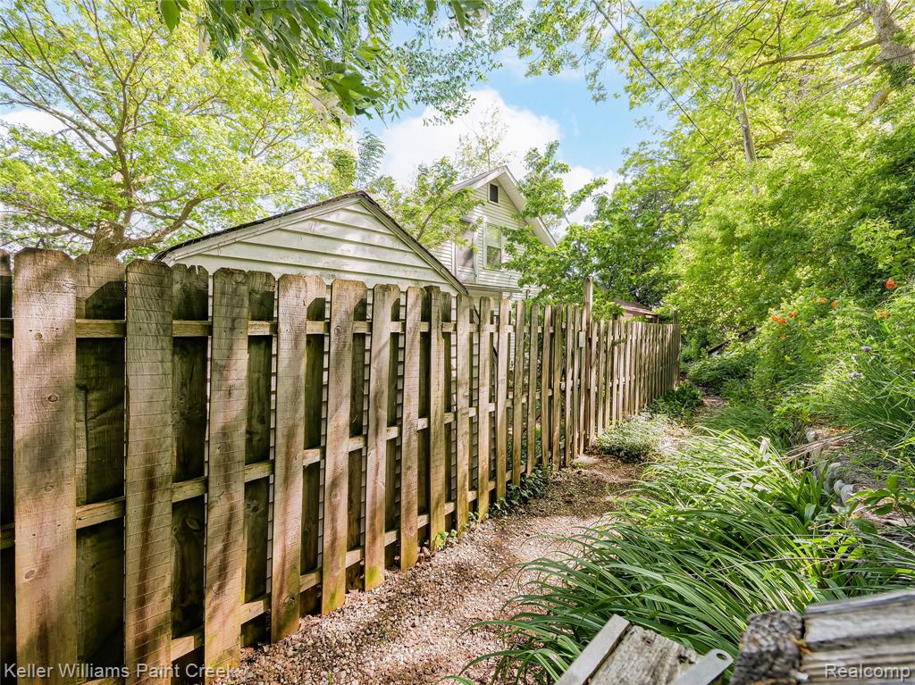 227 Ora Road Oxford, MI 48371 - Photo 11 of 60