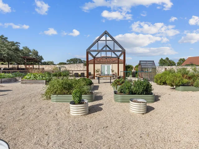 $925,000 | 128 Strada Luca, Florence, TX 76527