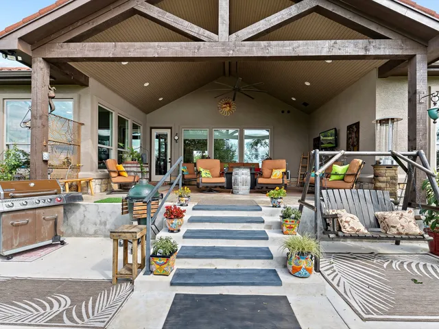 $925,000 | 128 Strada Luca, Florence, TX 76527