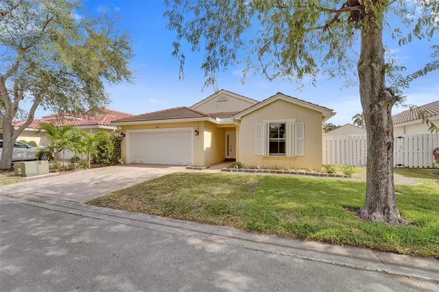 $5,200 | 4966 Southwest 33rd Terrace, Hollywood, FL 33312