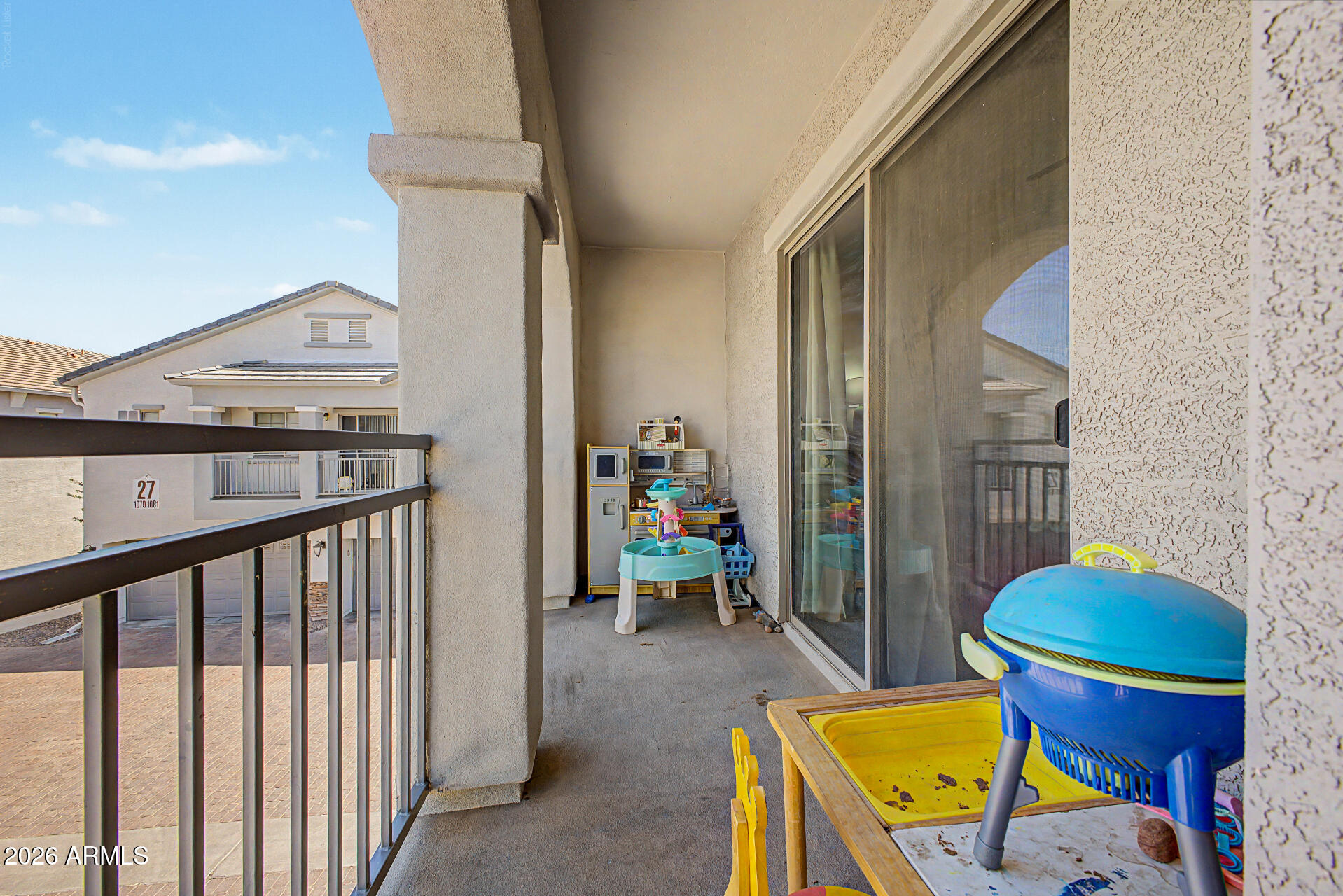 2150 East Bell Road, Unit 1089 Phoenix, AZ 85022 - Photo 17 of 20 a view of living room kitchen and furniture