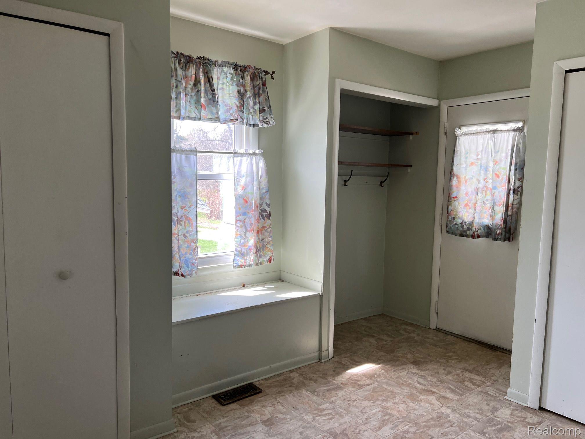 5231 Lonsberry Road Columbiaville, MI 48421 - Photo 36 of 39 Mud room
